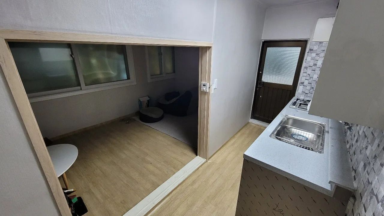 Room image 3