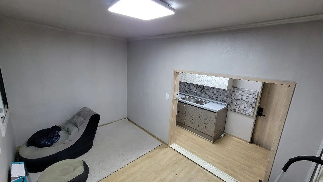 Room image 4