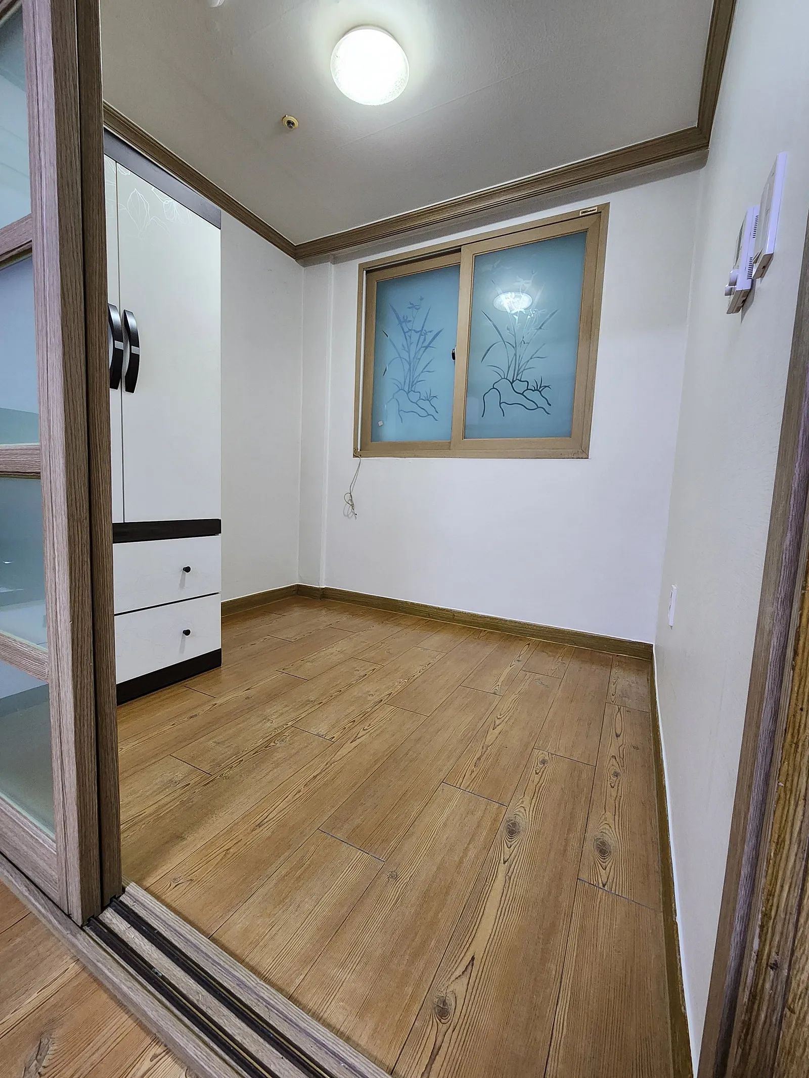 Room image 4