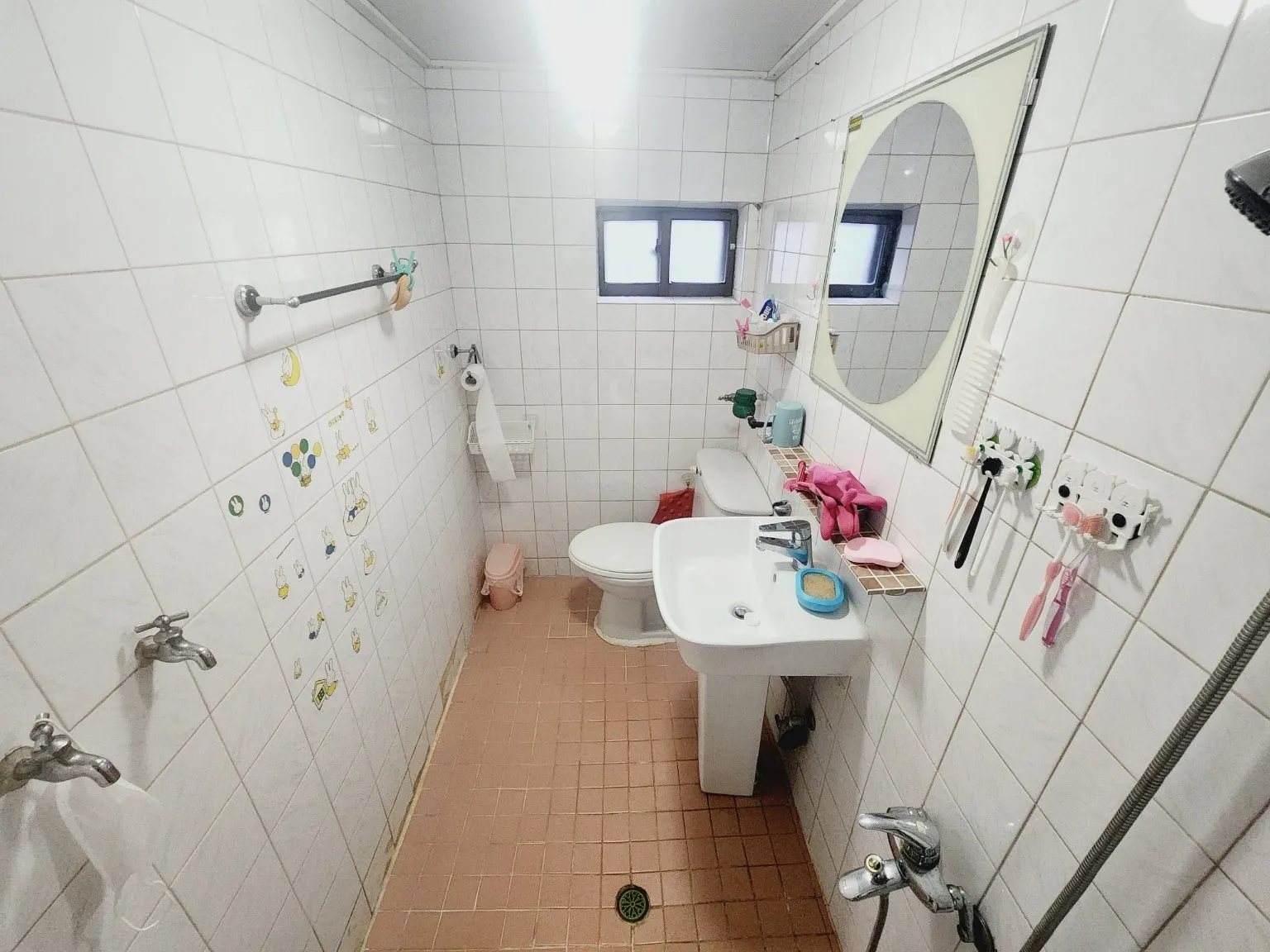 Room image 4