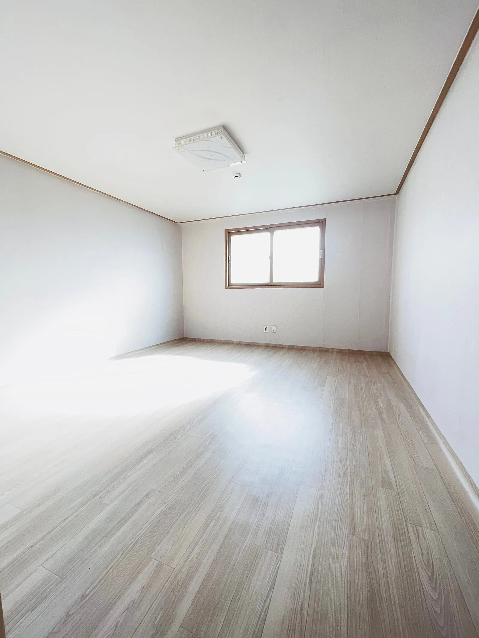 Room image 1