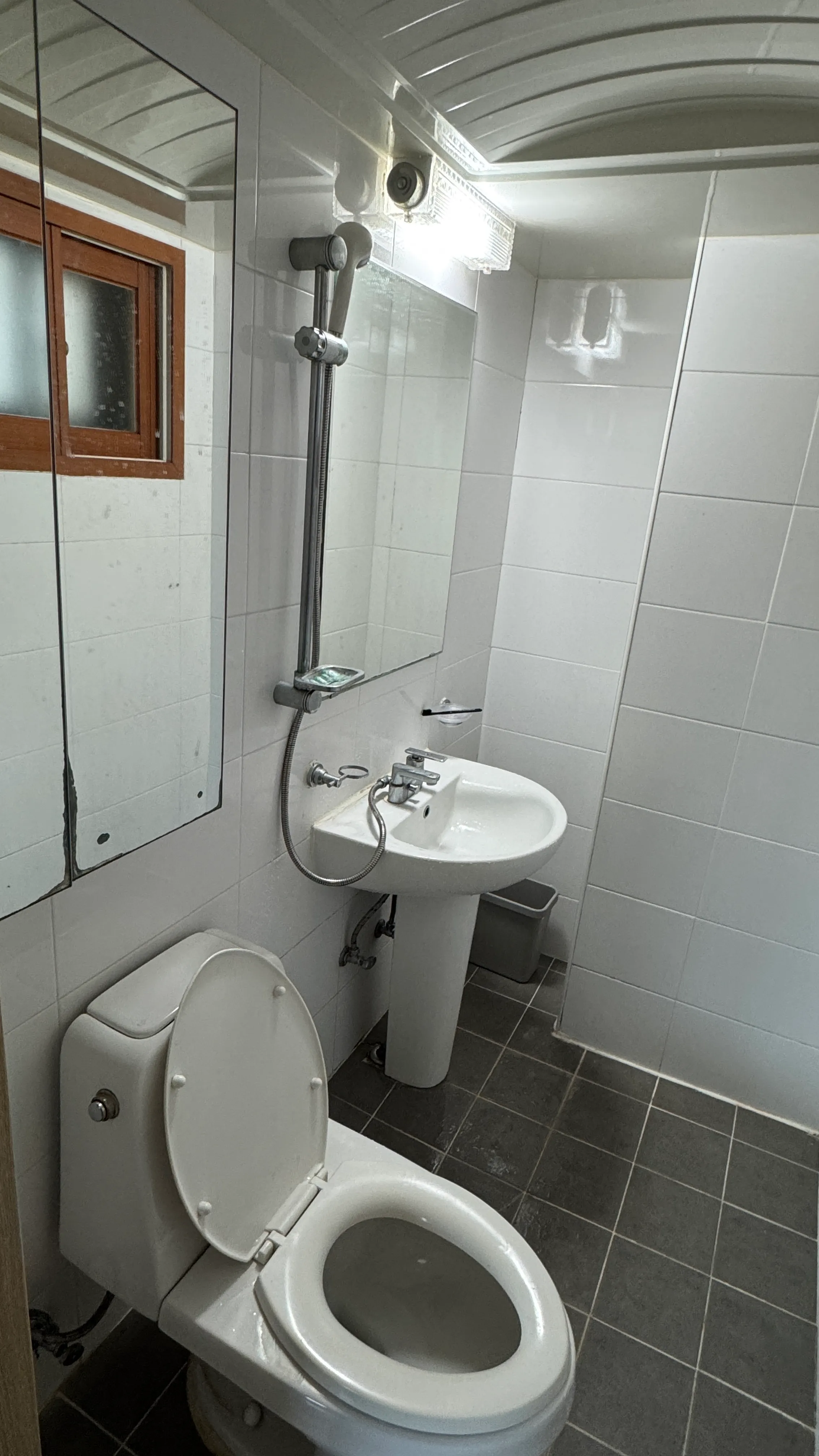 Room image 3