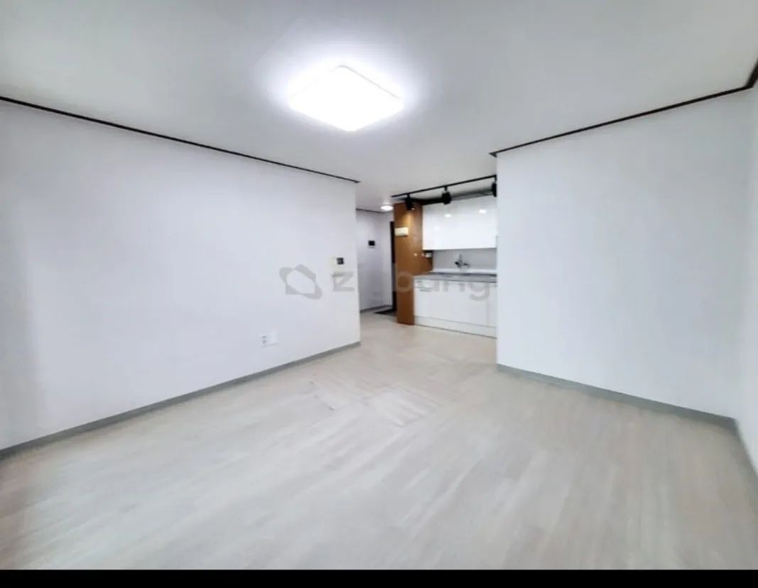 Room image 1