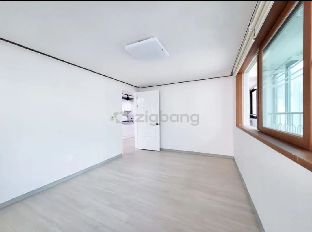 Room image 2
