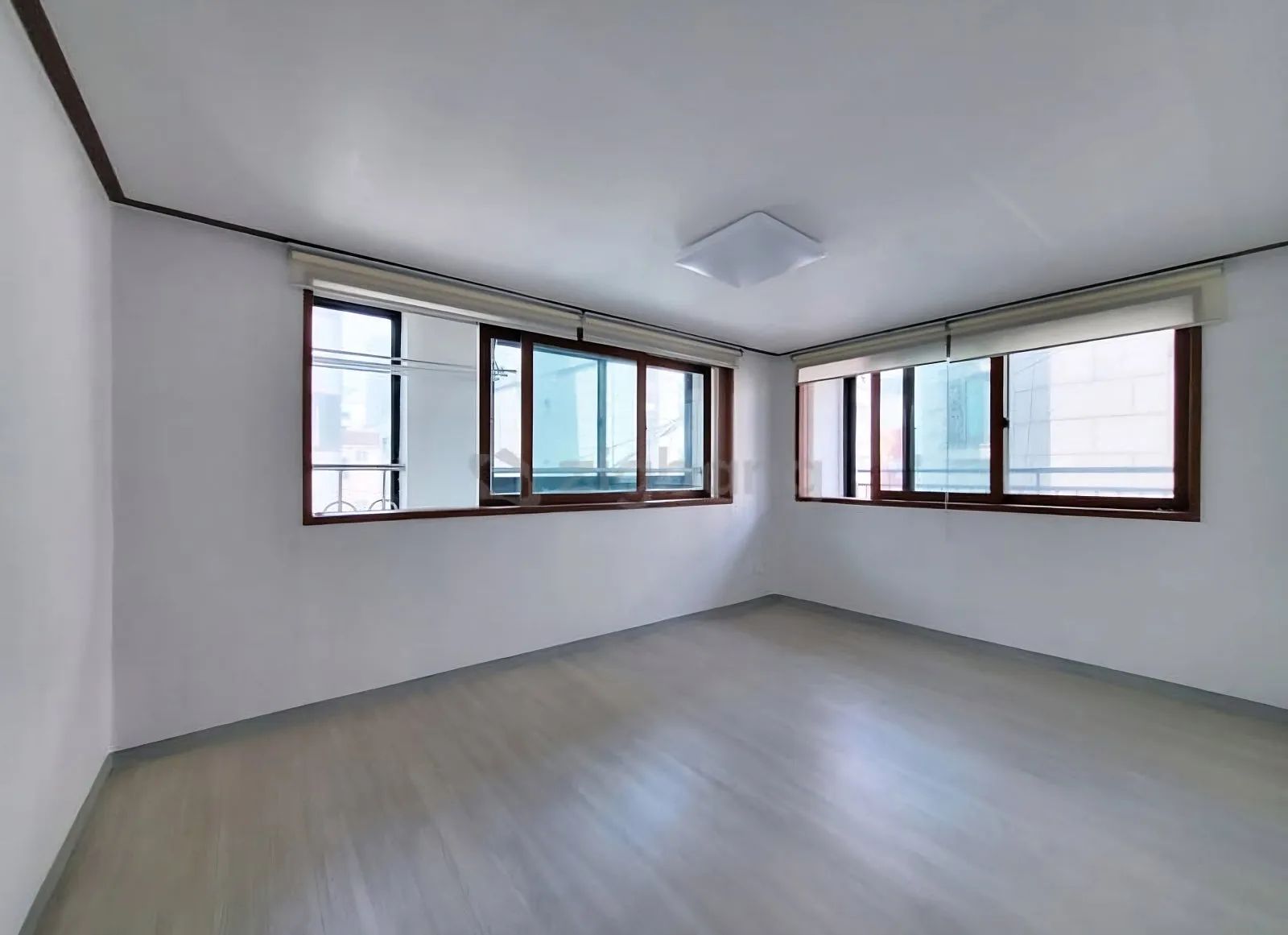 Room image 3