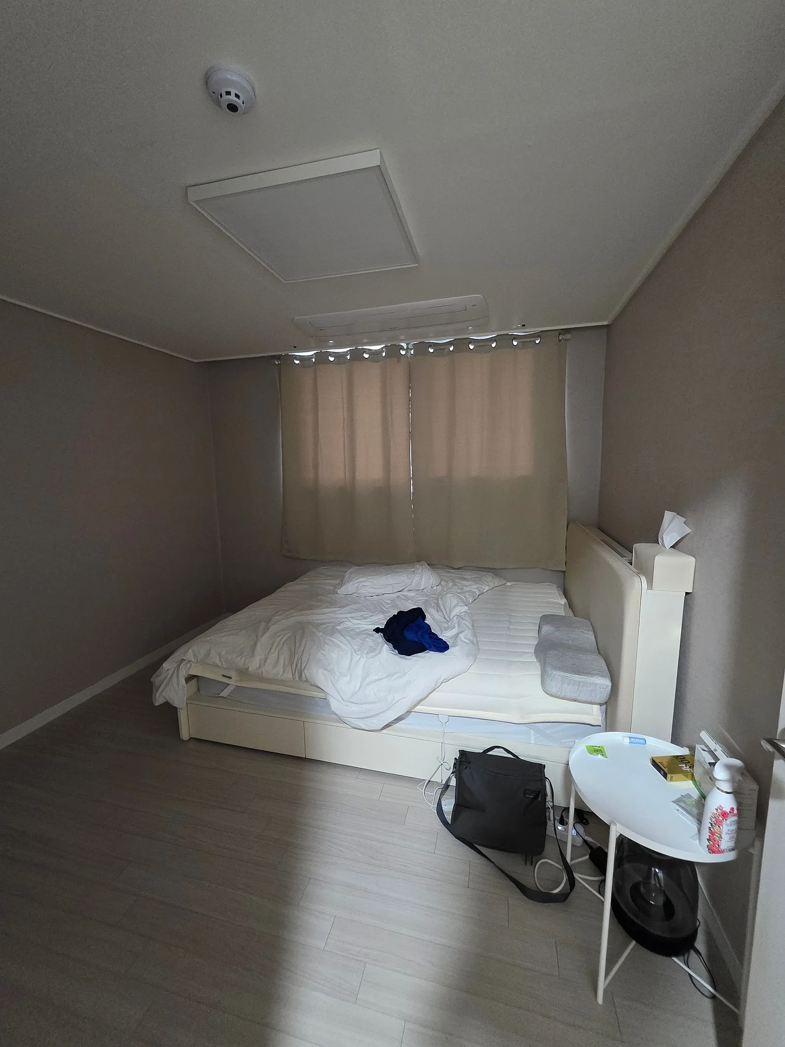 Room image 3