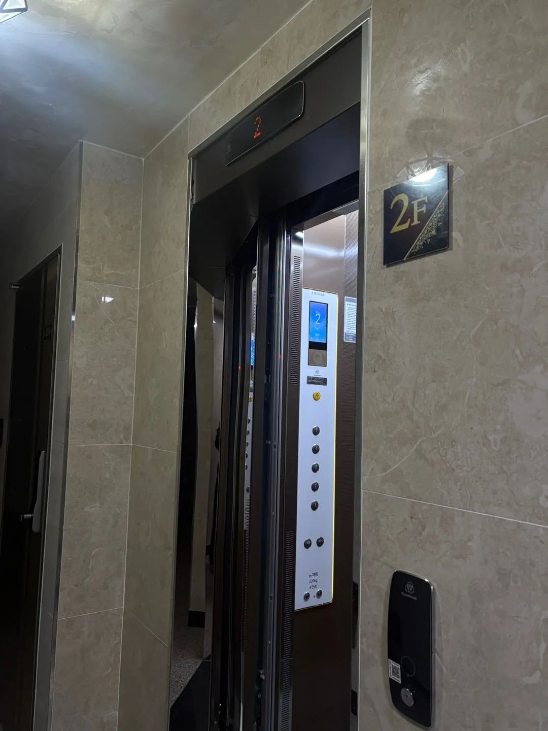 Room image 2