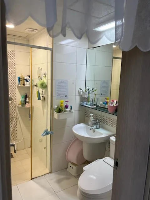Room image 3