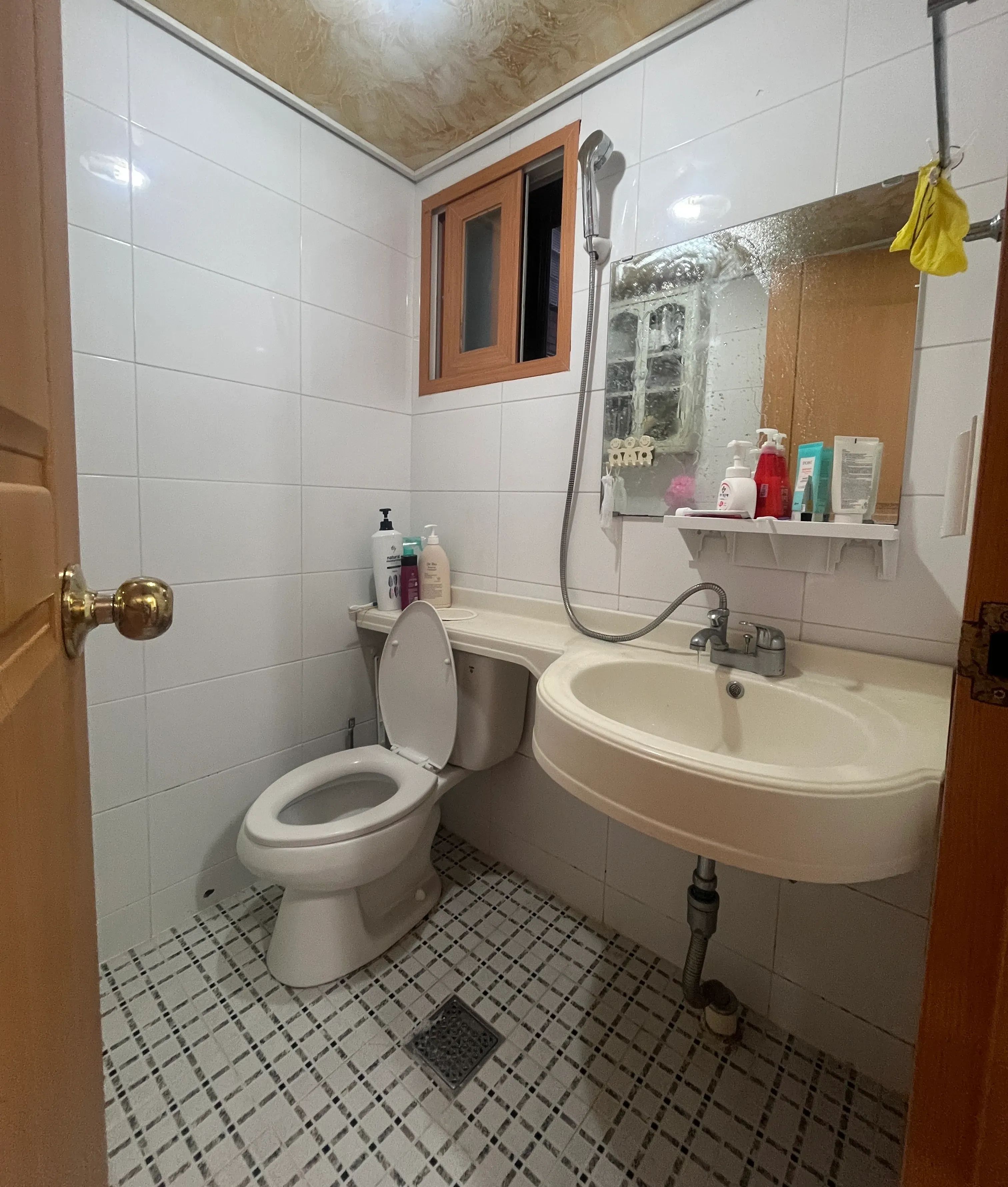 Room image 3
