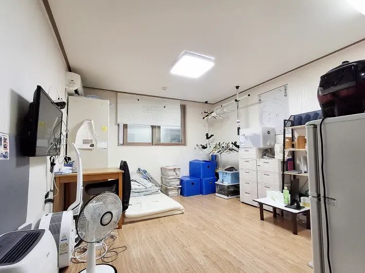 Room image 1