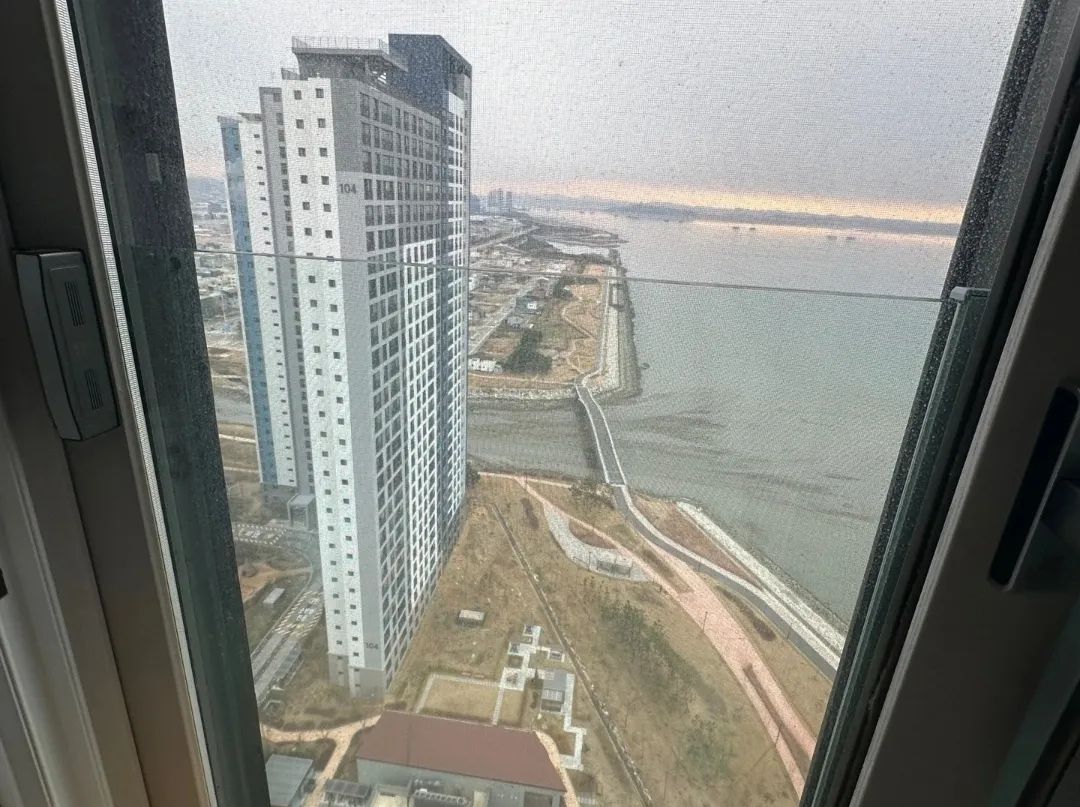 Room image 1