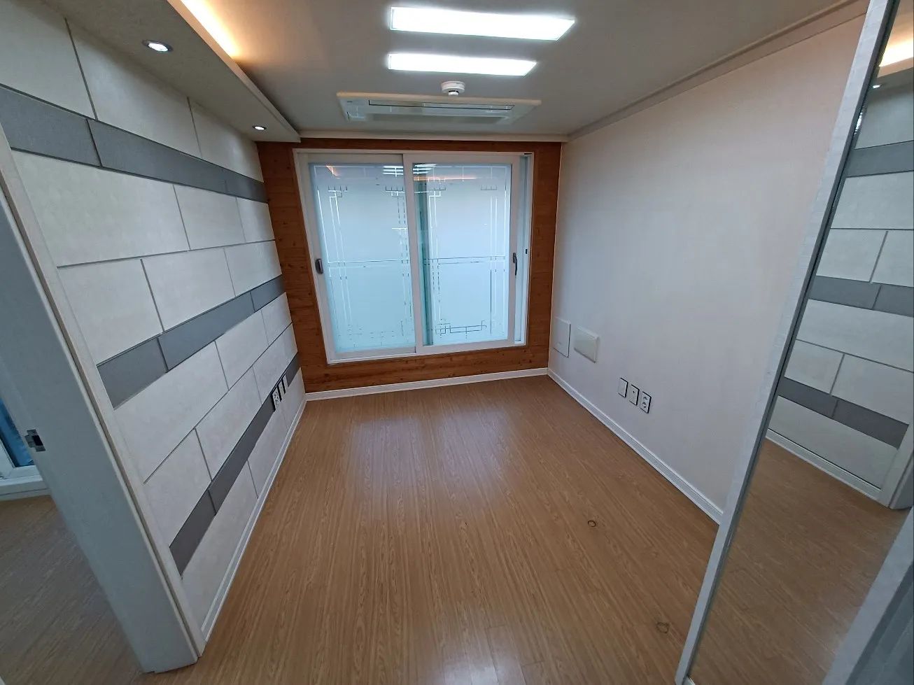 Room image 3