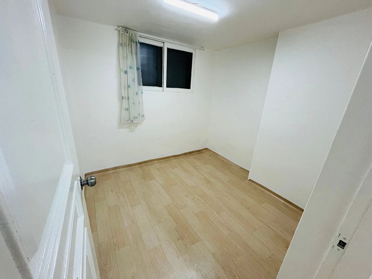 Room image 4