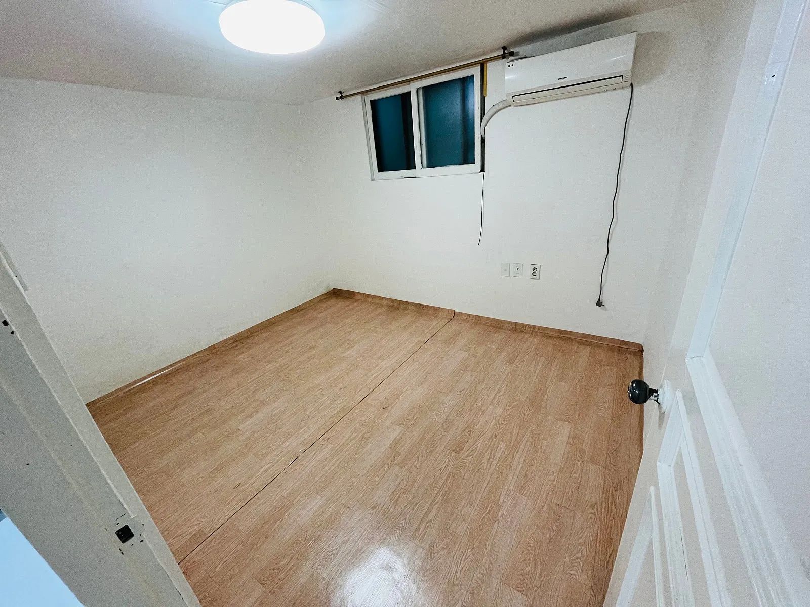 Room image 5