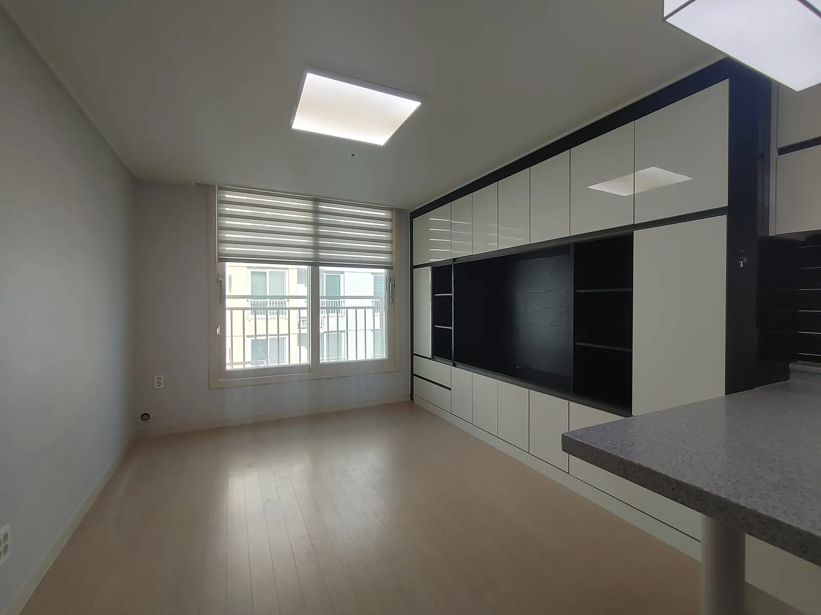 Room image 1