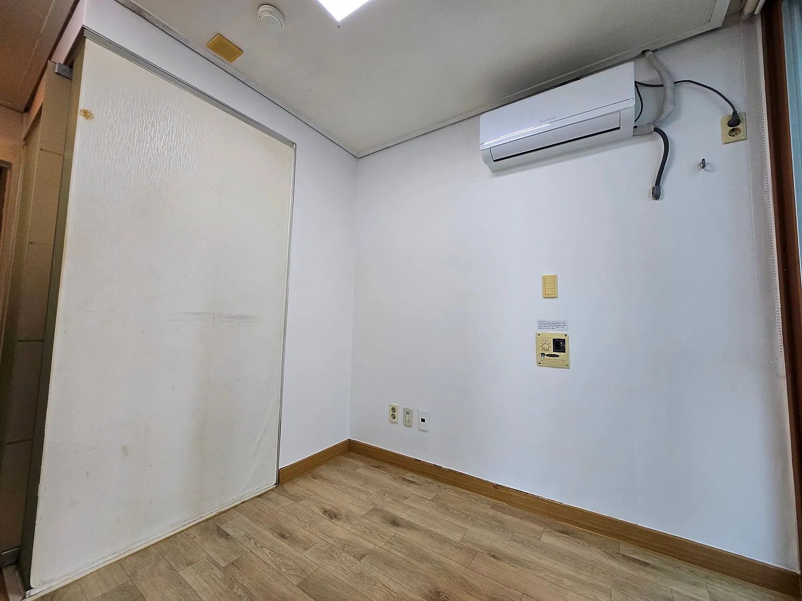 Room image 4