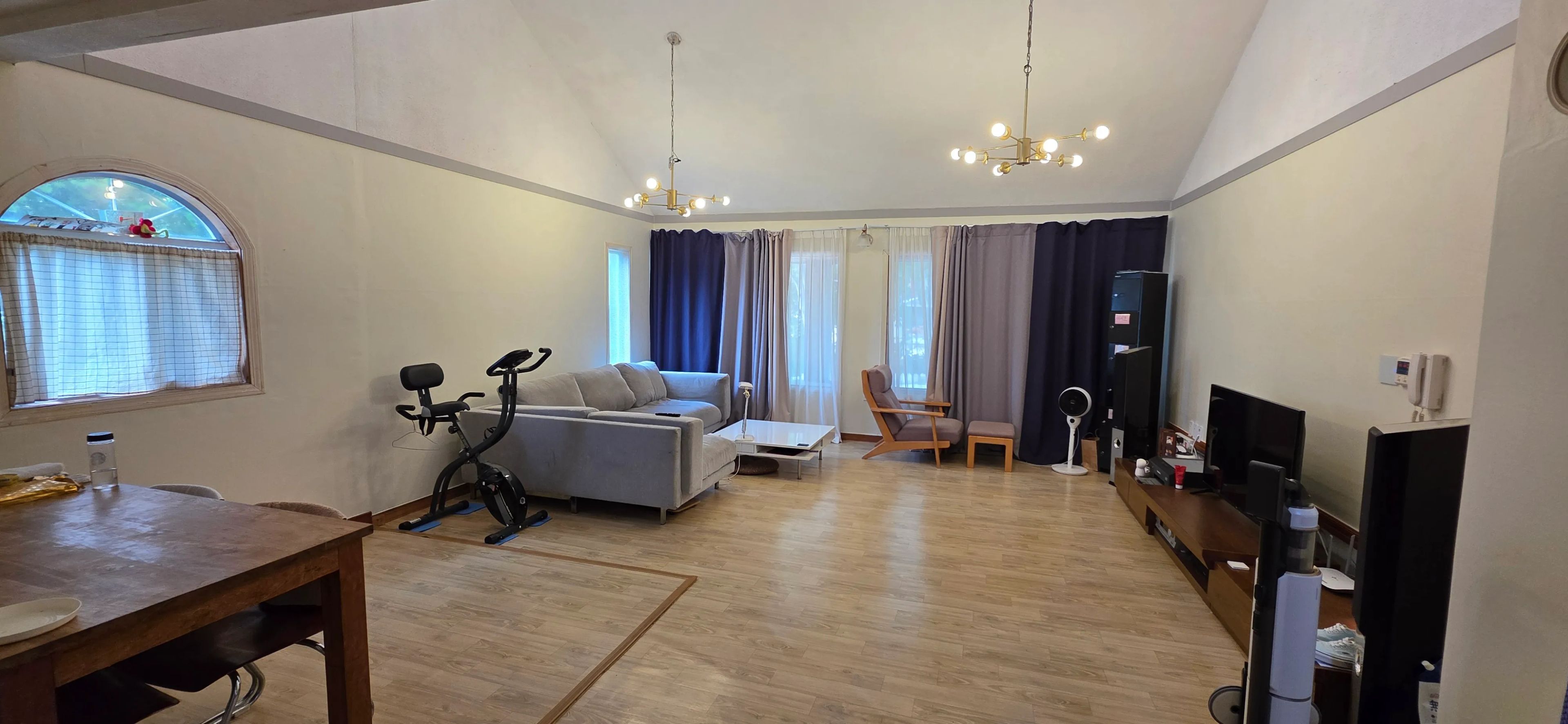 Room image 4