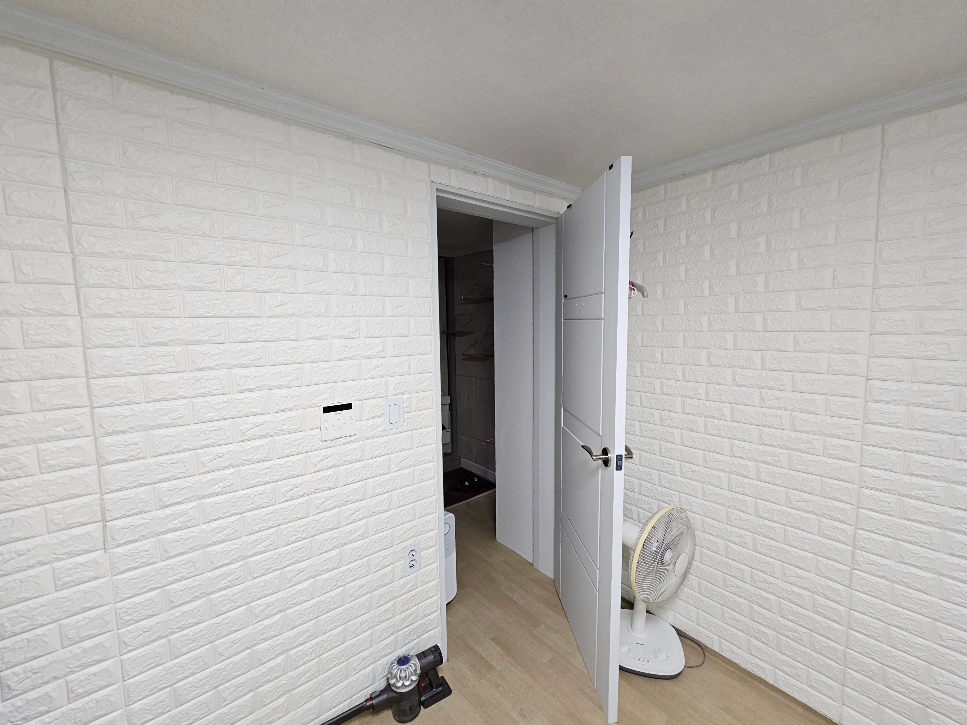Room image 4