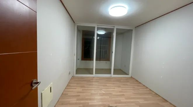 Room image 5
