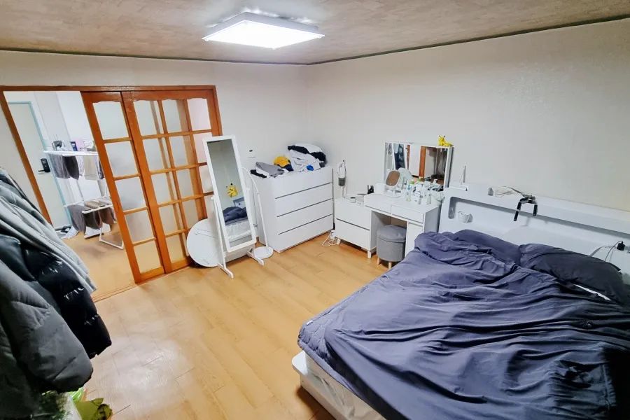 Room image 4