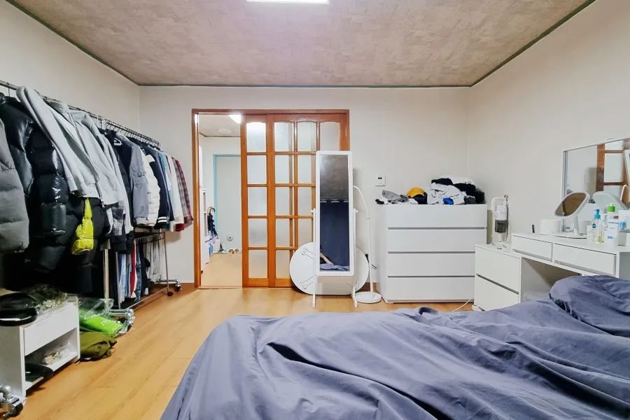 Room image 5