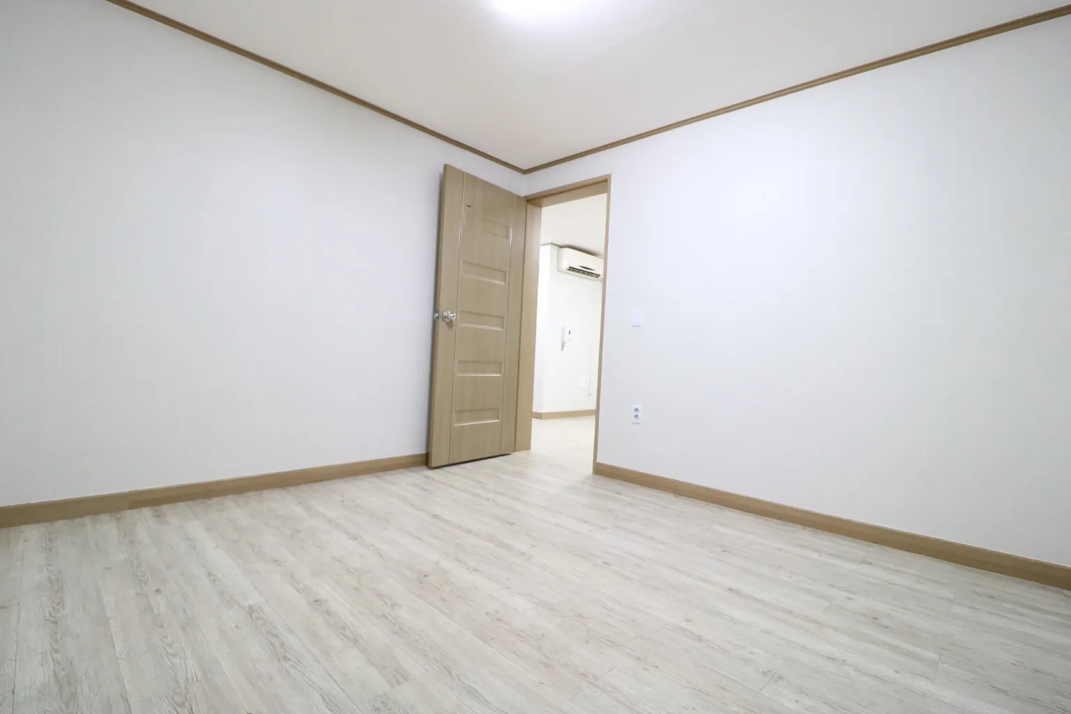 Room image 5