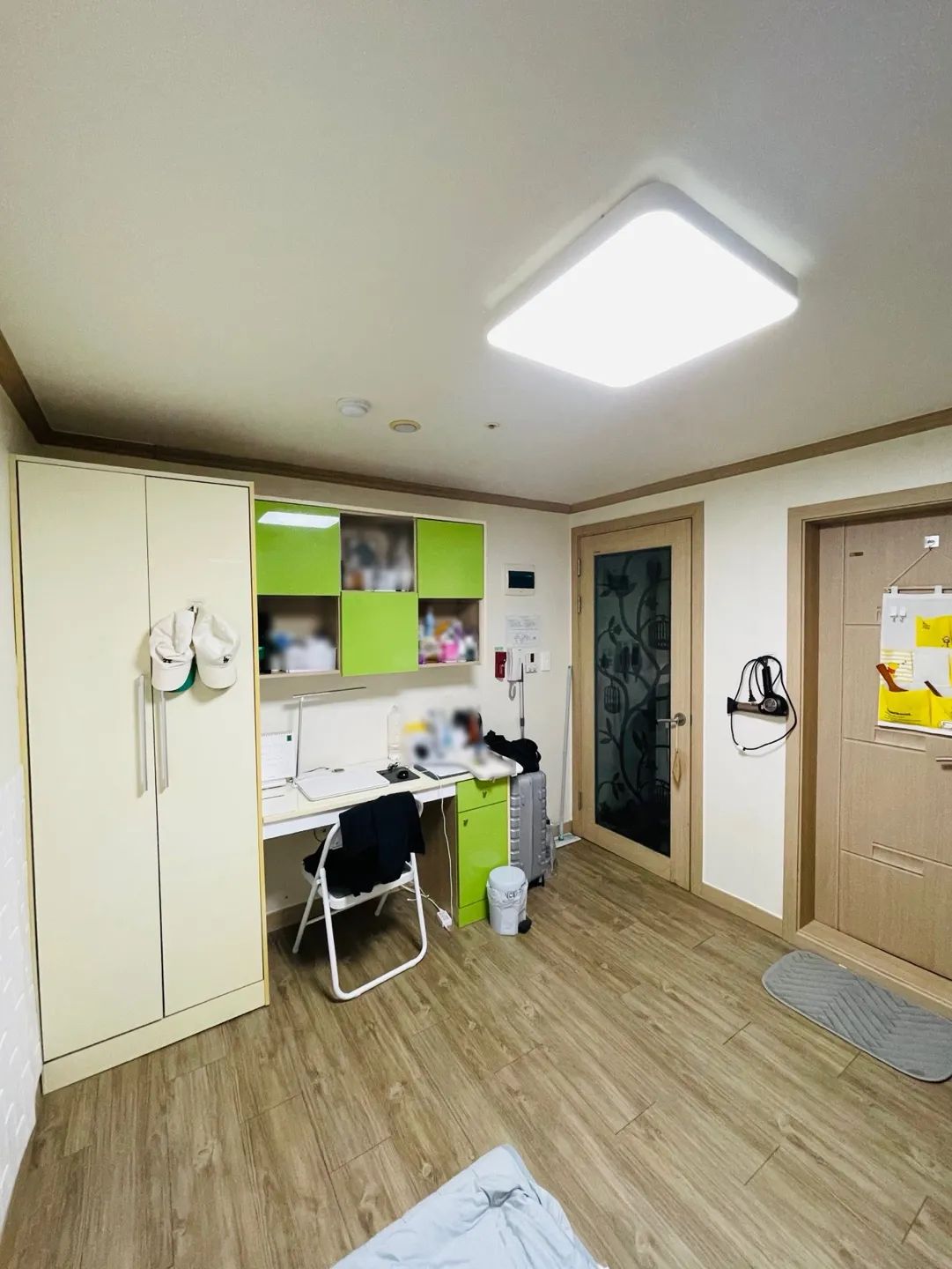 Room image 4