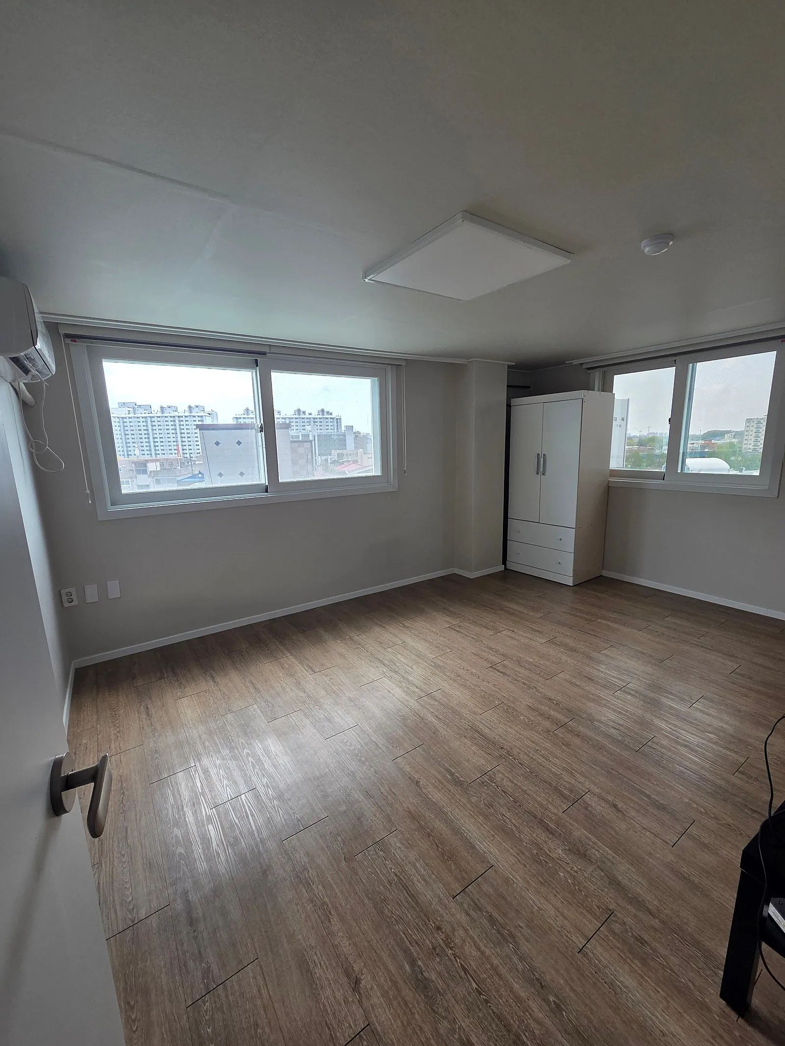 Room image 3