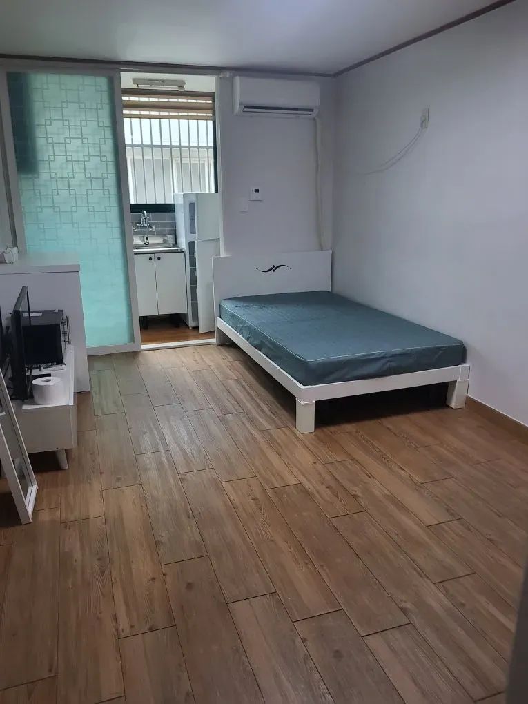 Room image 1