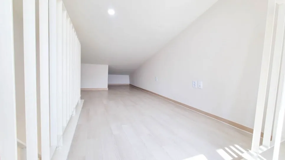 Room image 5