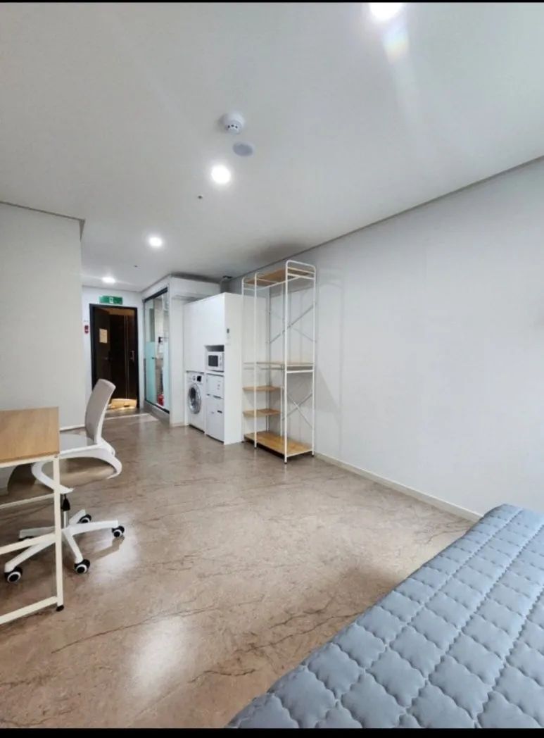 Room image 3
