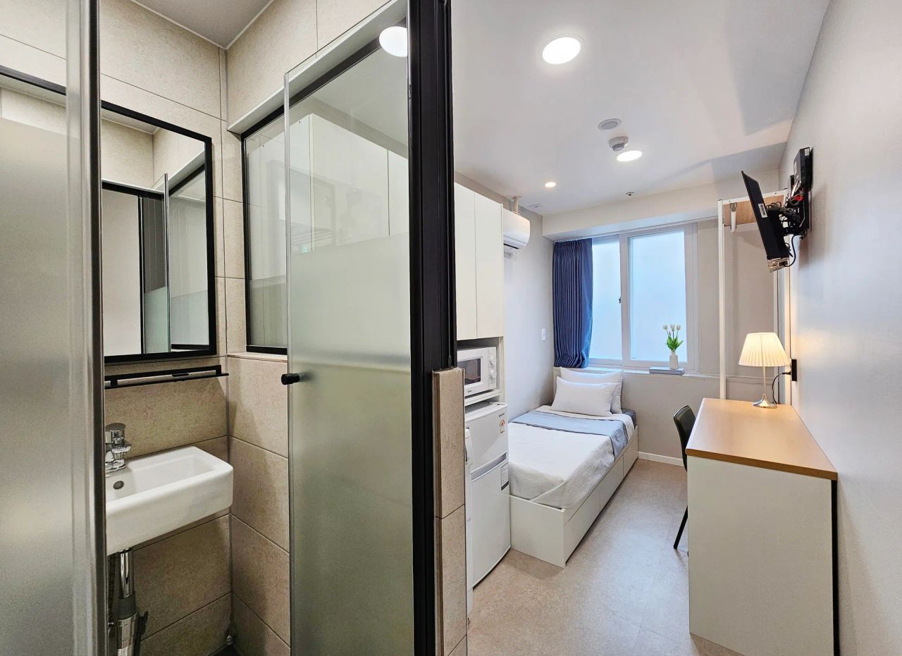 Room image 3