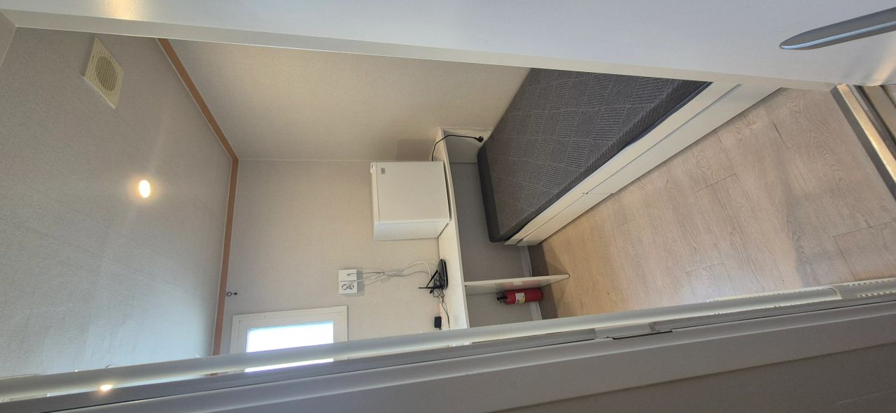 Room image 4