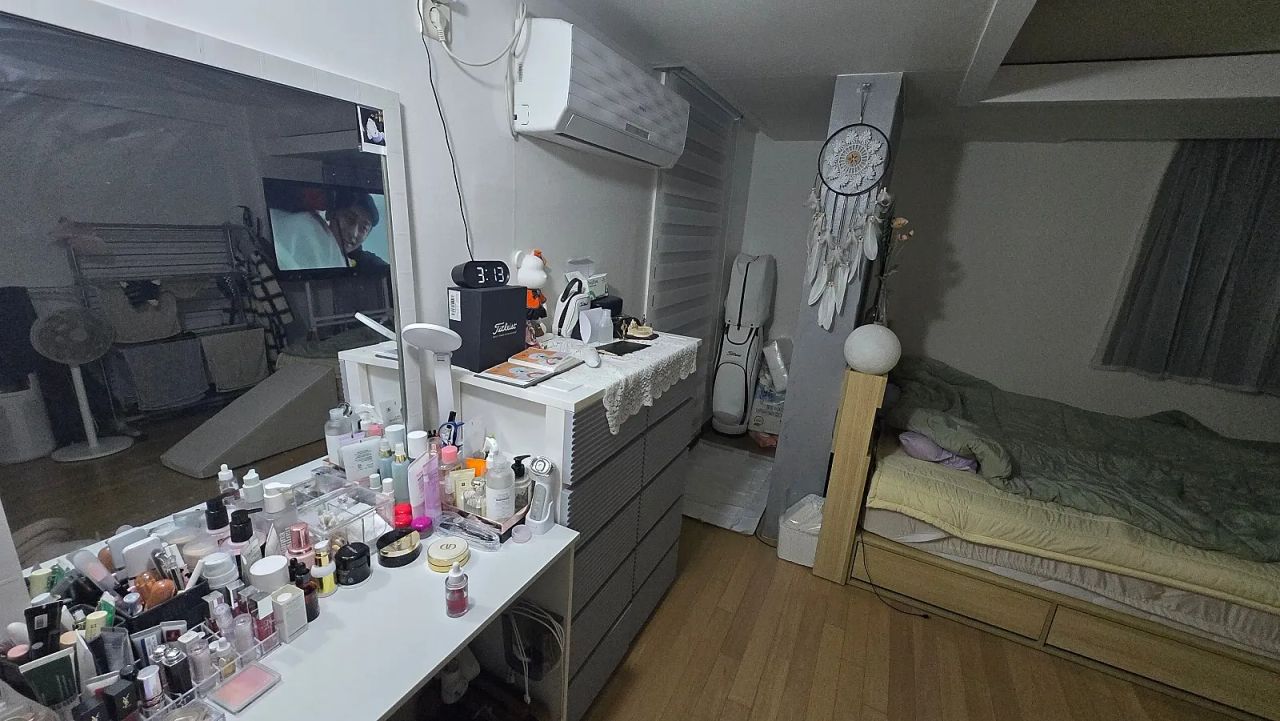 Room image 3